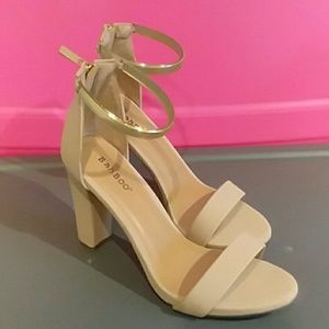 Bamboo beige/tan pumps